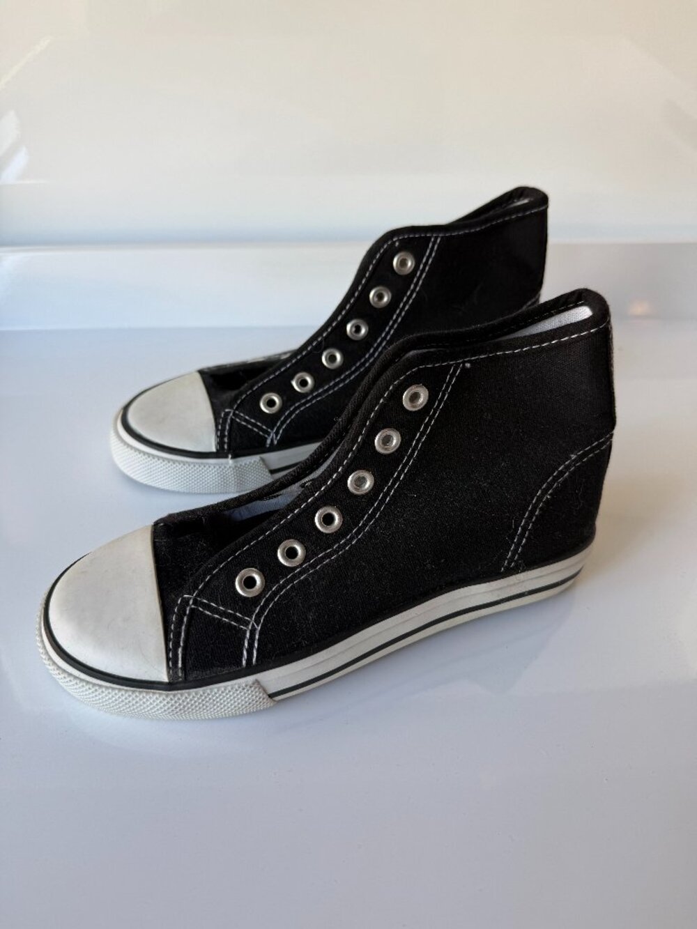 Converse Hi-Tops - Girls - Black